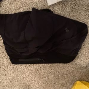 black lululemon shorts